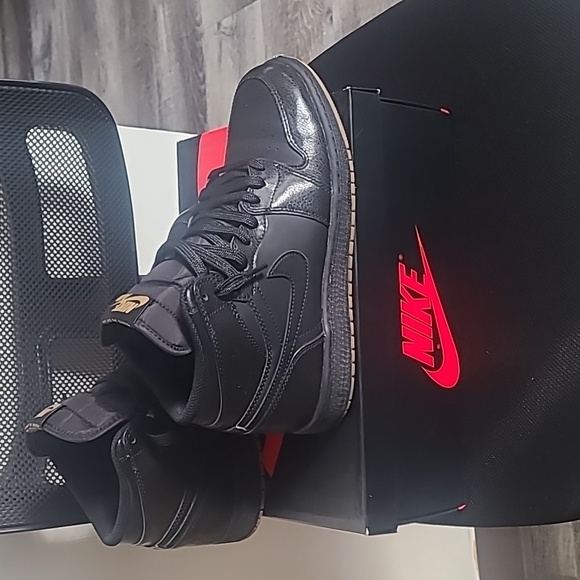 Nike Air Men's Black Sneakers - Picture 2 of 4